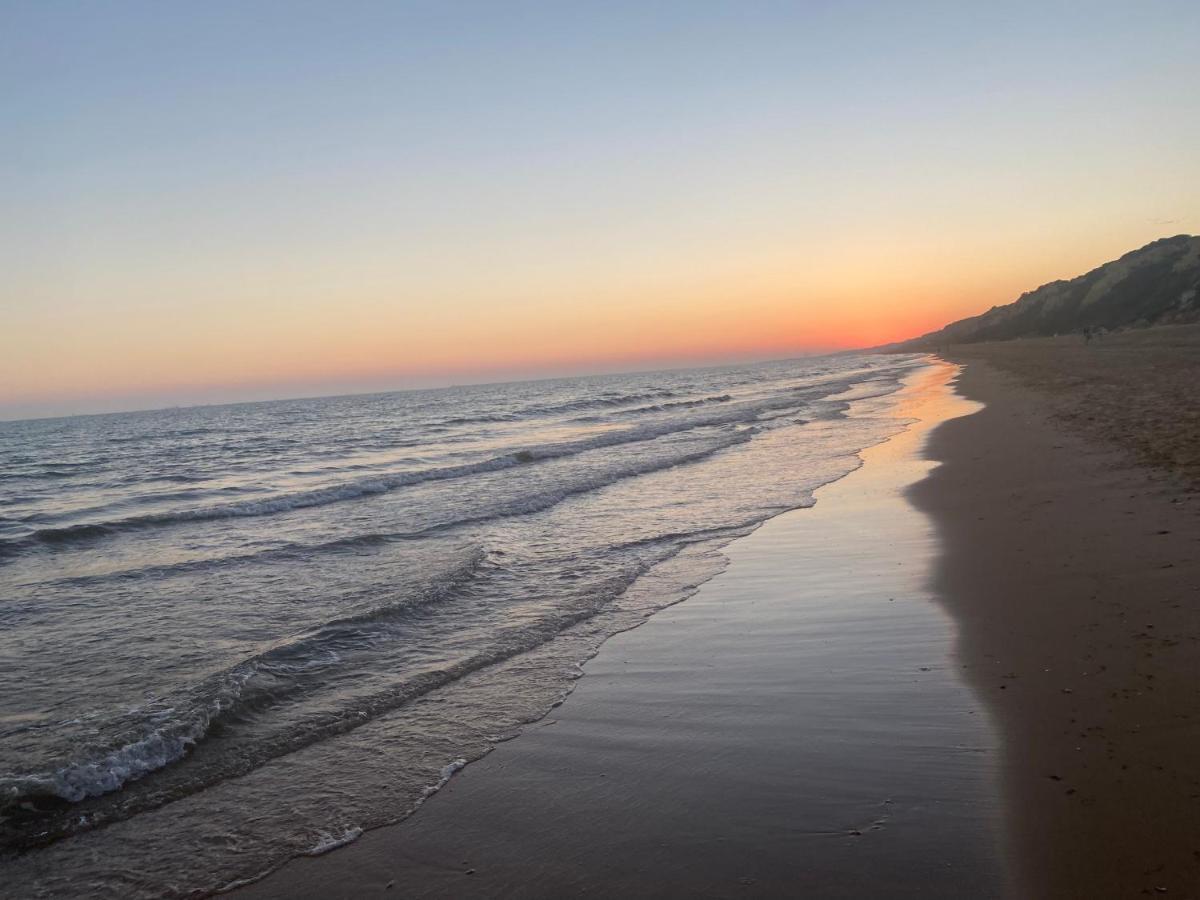 Apartamento Punta Umbria Junto A La Ria Luaran gambar